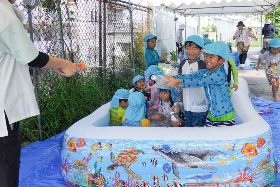 お泊まり保育 水遊び